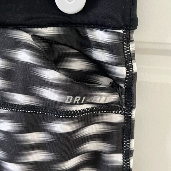 Nike Dri-Fit Womens Cropped Leggings Black & White Abstract Print Size M - Picture 7 of 9